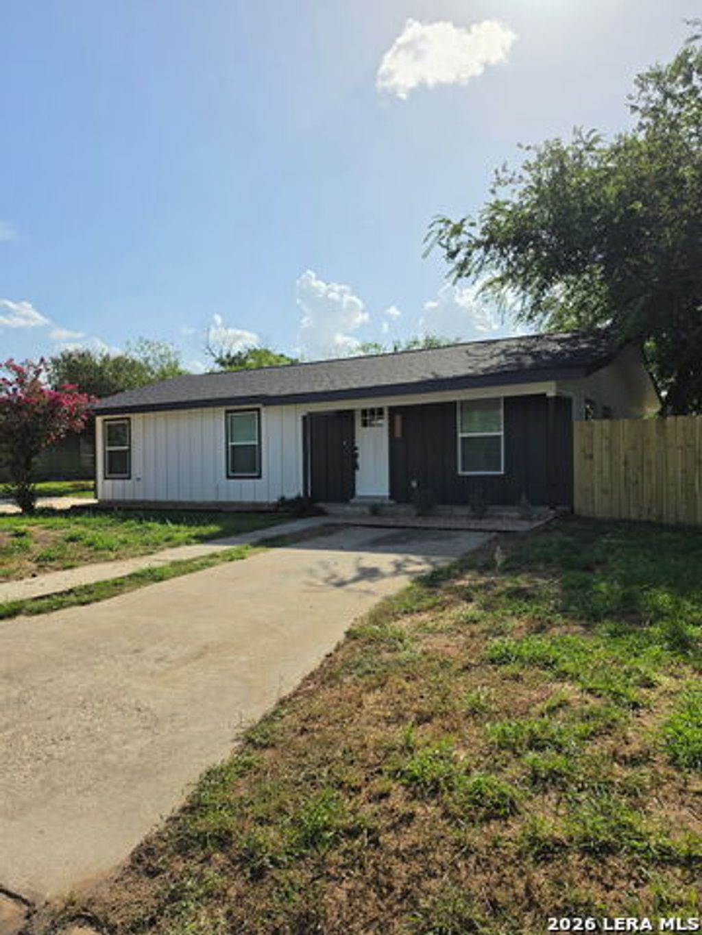 925 Coleman St, Poteet