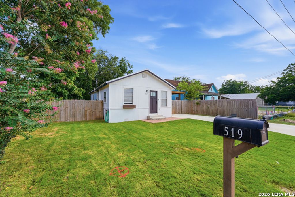 519 Collins Ave, Seguin