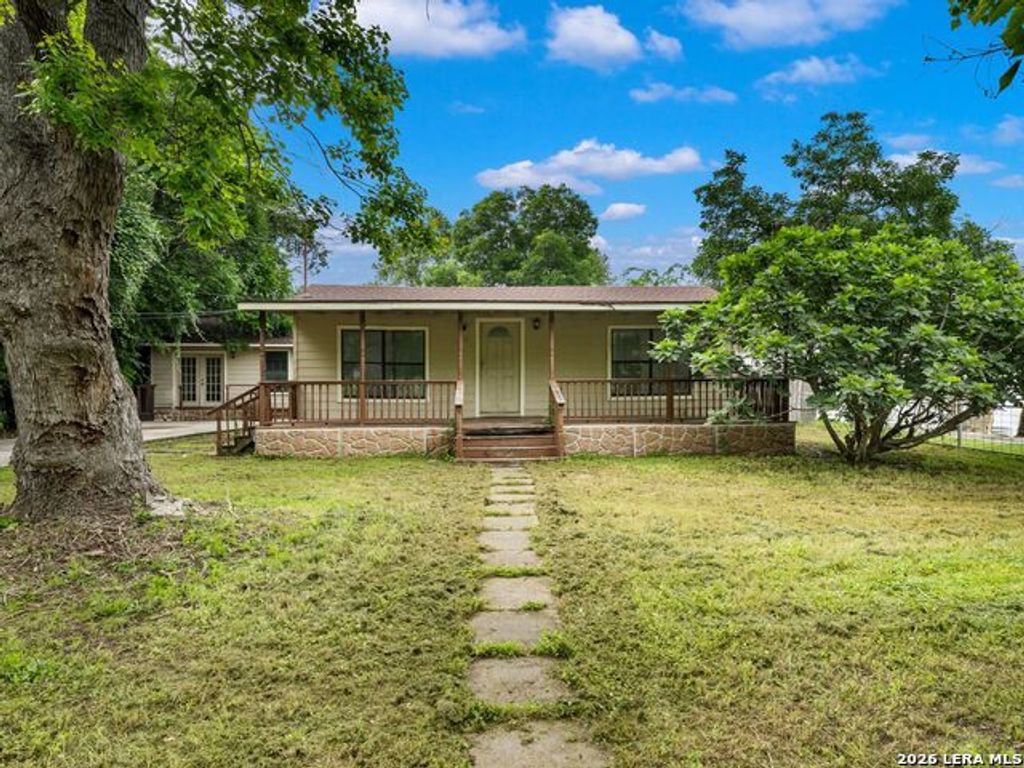 318 E Theissen Street, Boerne