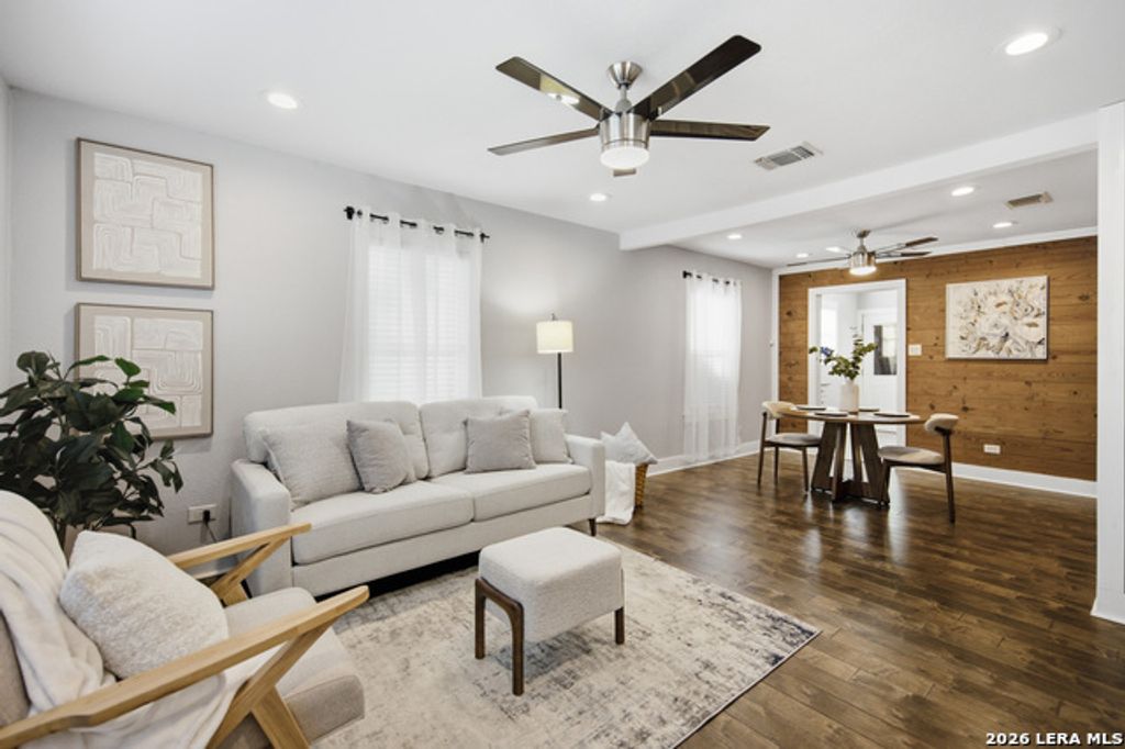 221 E French Place, San Antonio