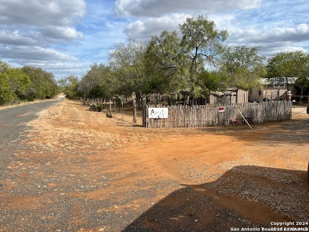 326 W Pr 324, Jourdanton