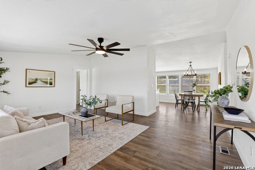 1302 Hickory Street, Jourdanton