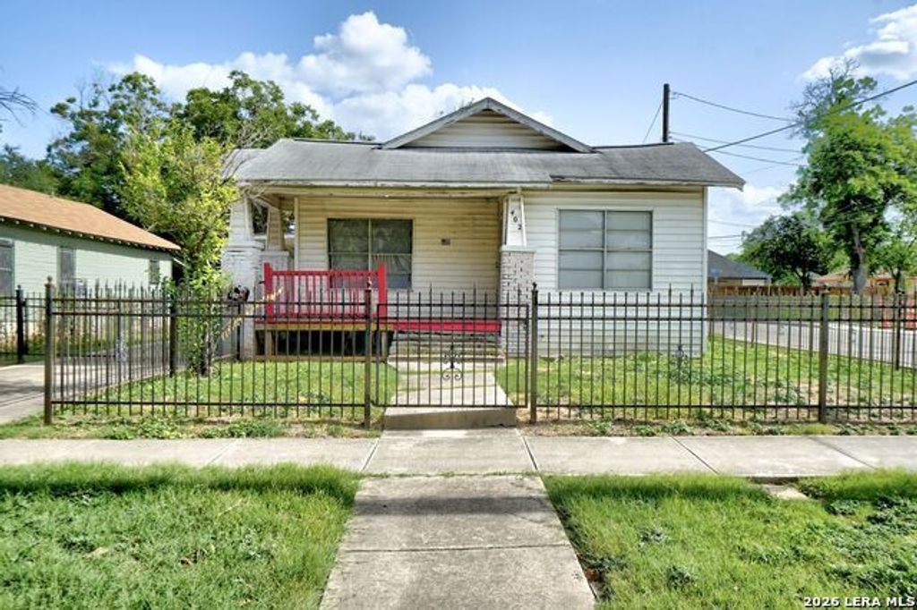 402 Helena St, San Antonio