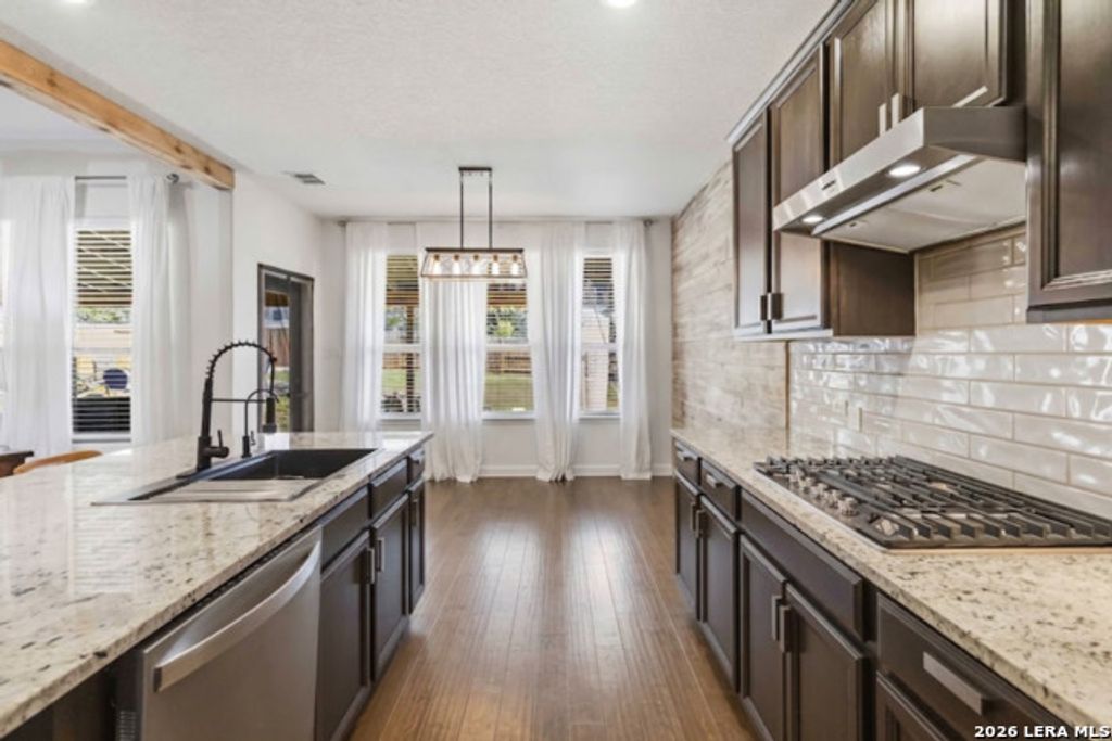 1531 Esser Xing, New Braunfels