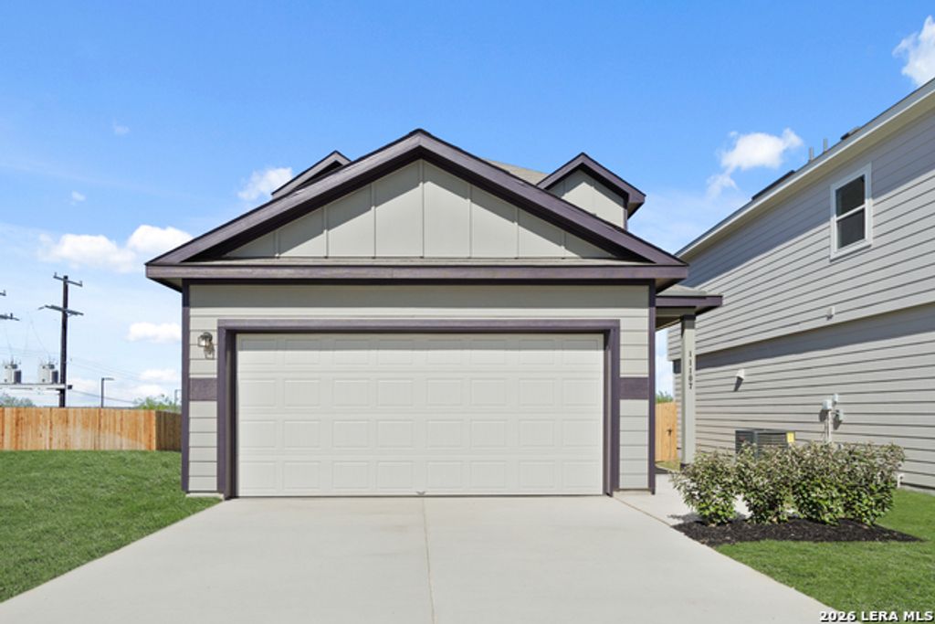 11107 Luckenbach Loop, Converse