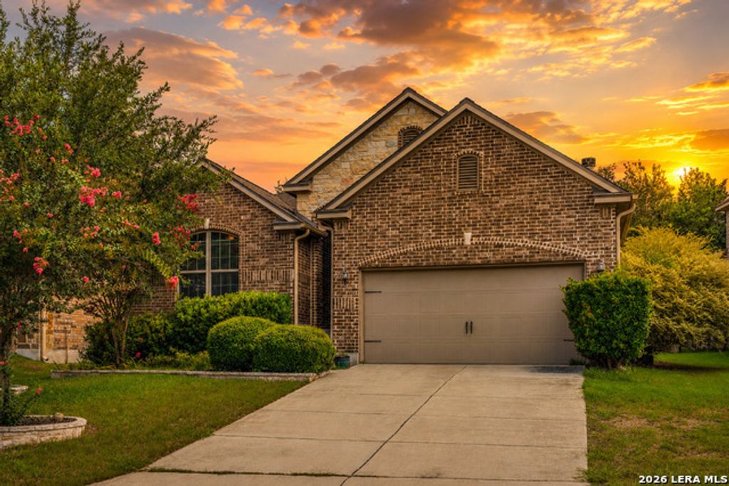 10331 Salamanca, Helotes
