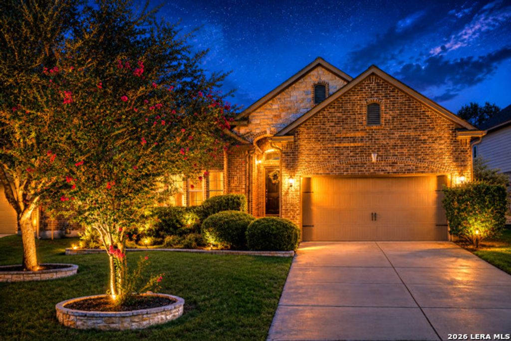 10331 Salamanca, Helotes