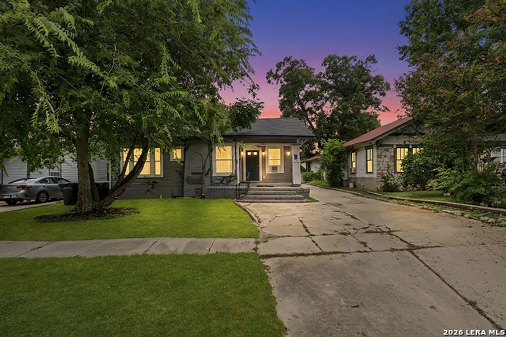 1311 W French Pl, San Antonio