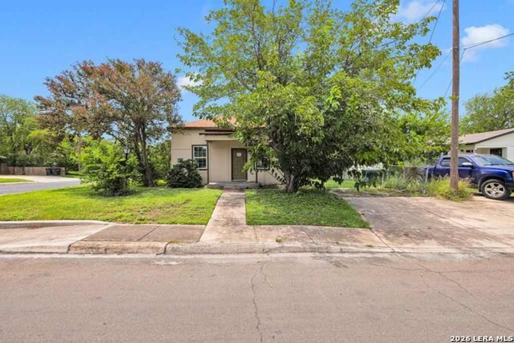 554 Essex St, San Antonio