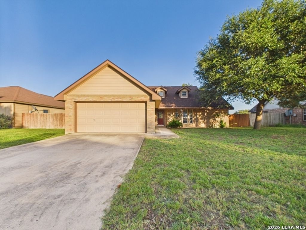 1125 Iris Crescent Dr, Floresville