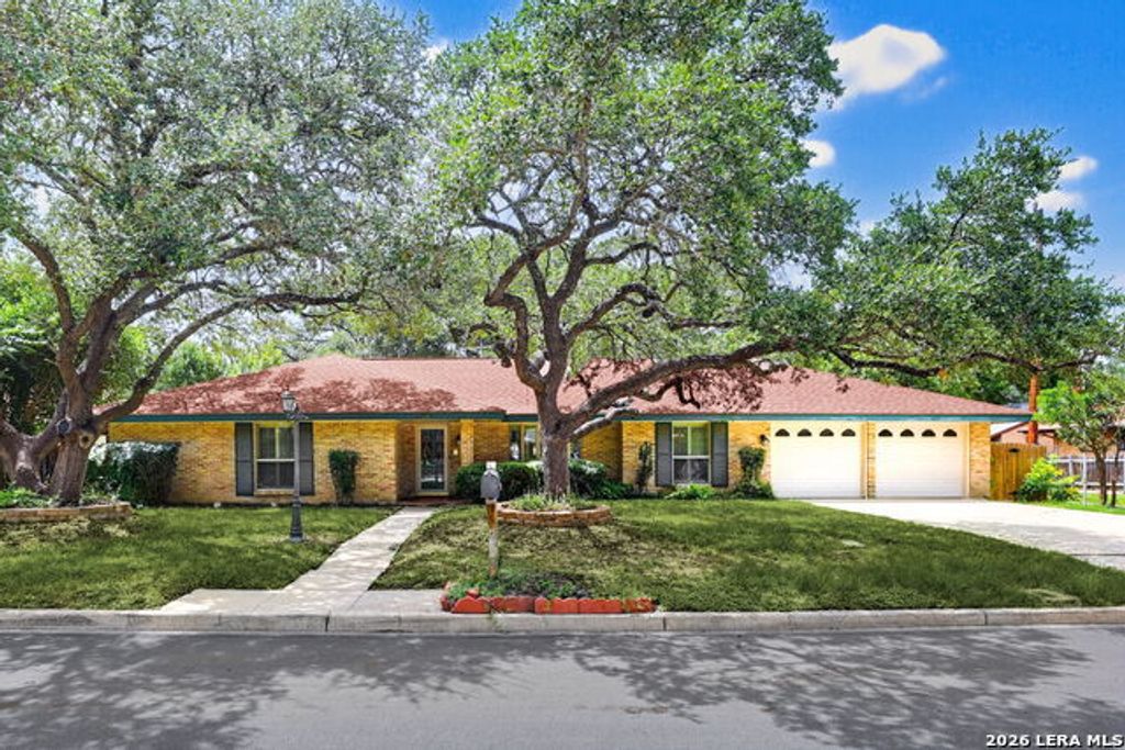 413 Golfcrest, Windcrest