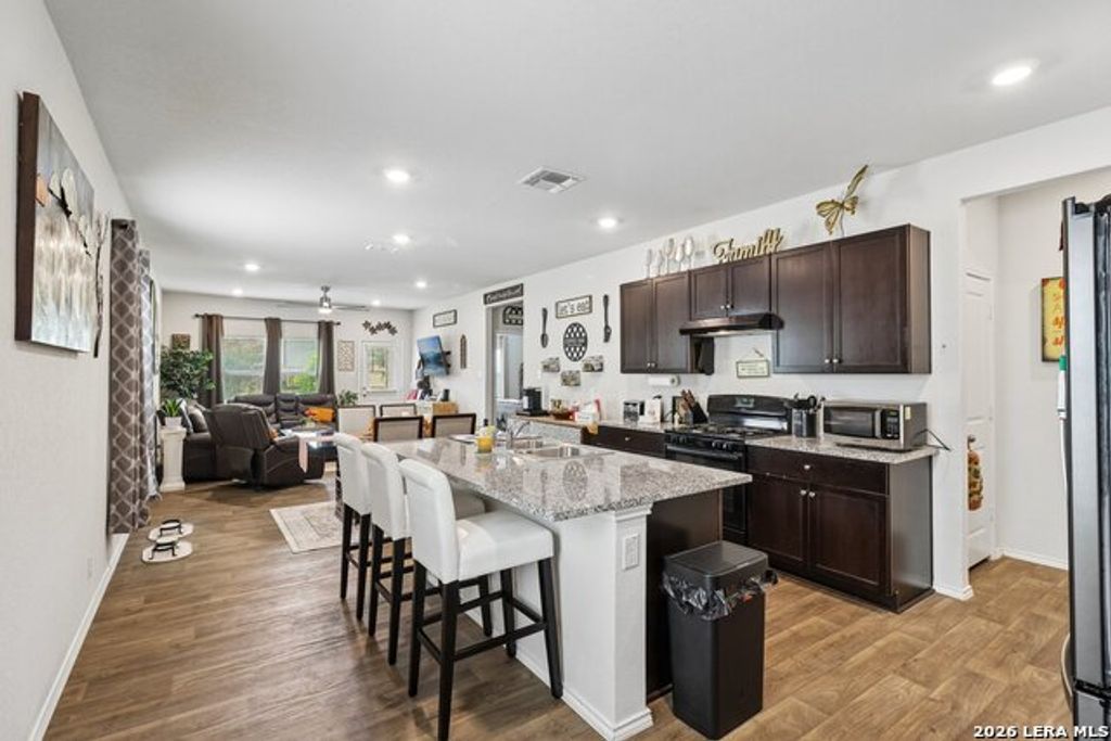 240 Middle Green, Floresville