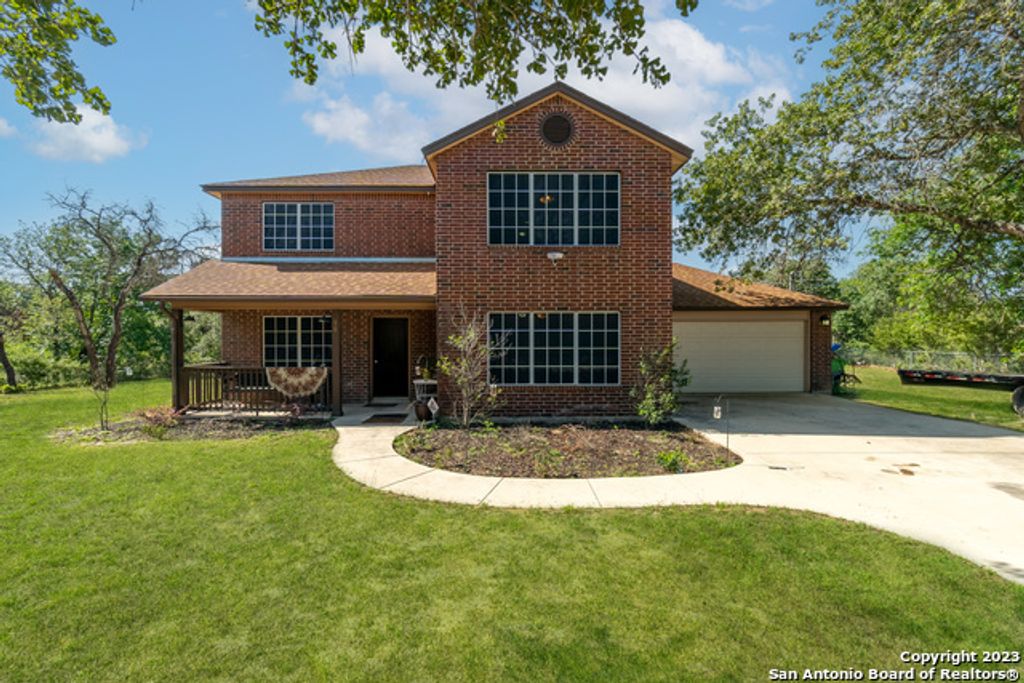 90 Nine Patch Dr, Poteet