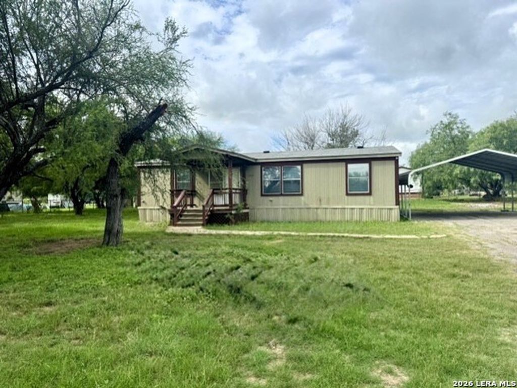 165 County Road 6751, Devine