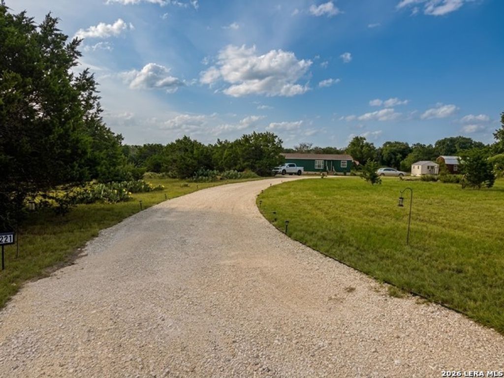 572 River Bluff Cir, Pipe Creek