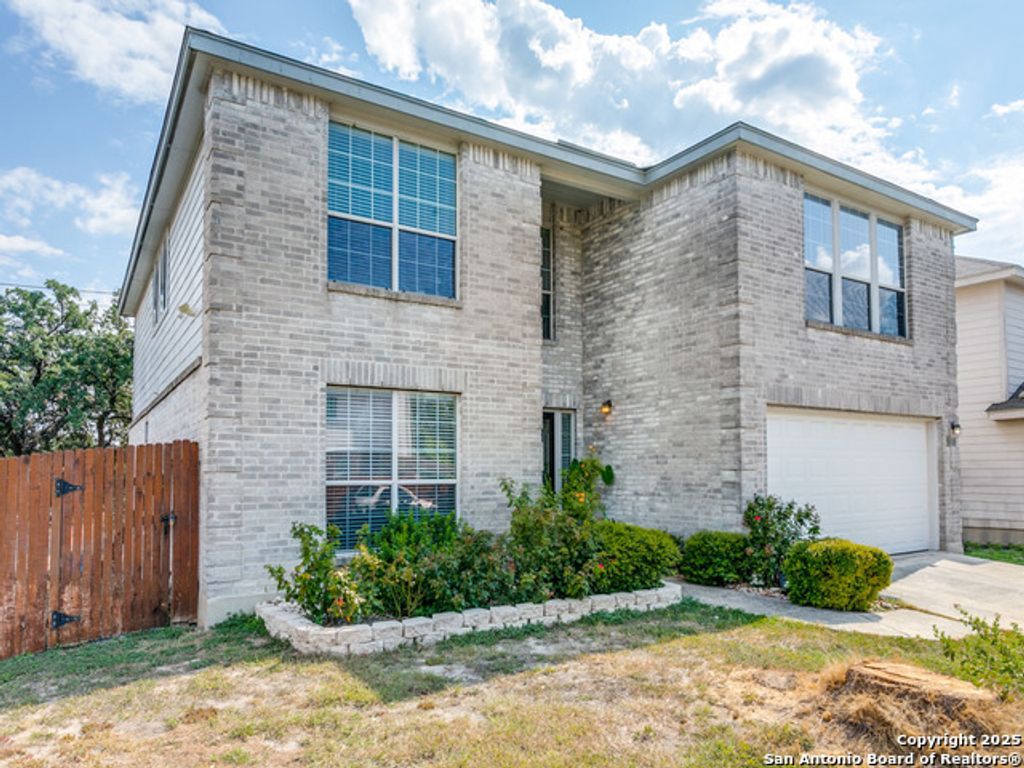 10702 Diamond Rock, San Antonio