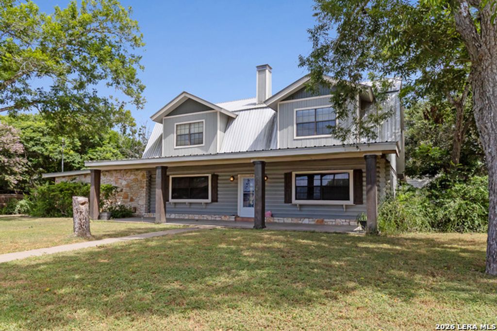 1535 W Houston St, Beeville
