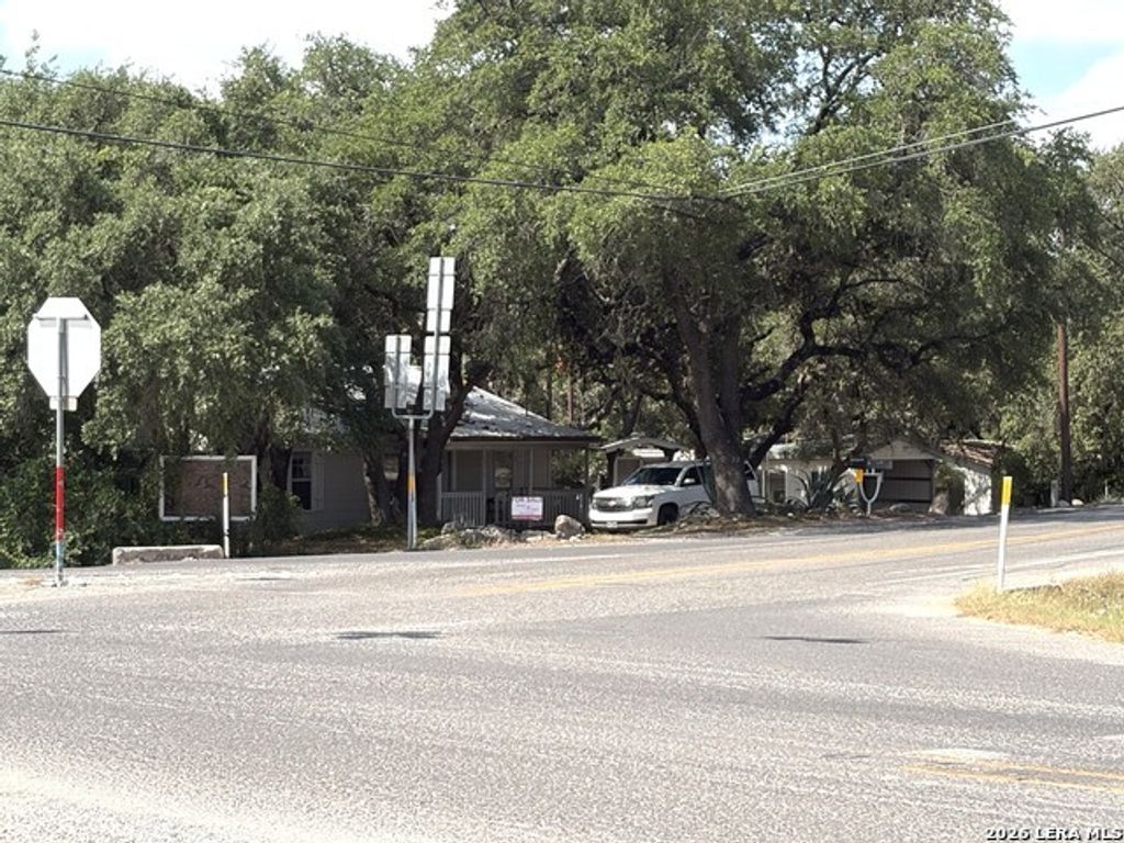9317 Park Road 37, Lakehills