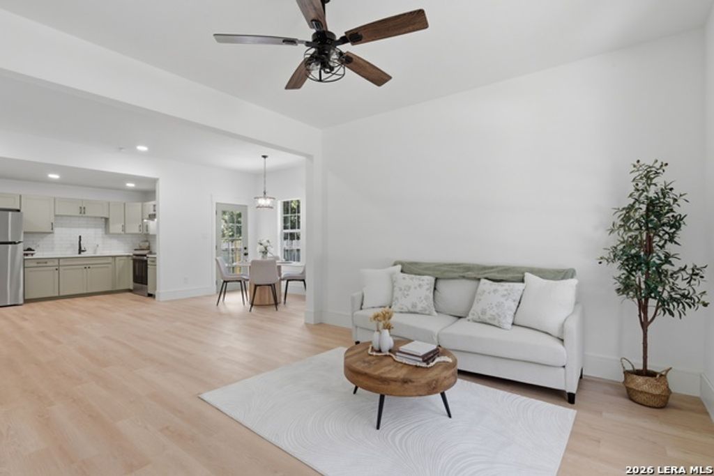 415 Elm St, Seguin