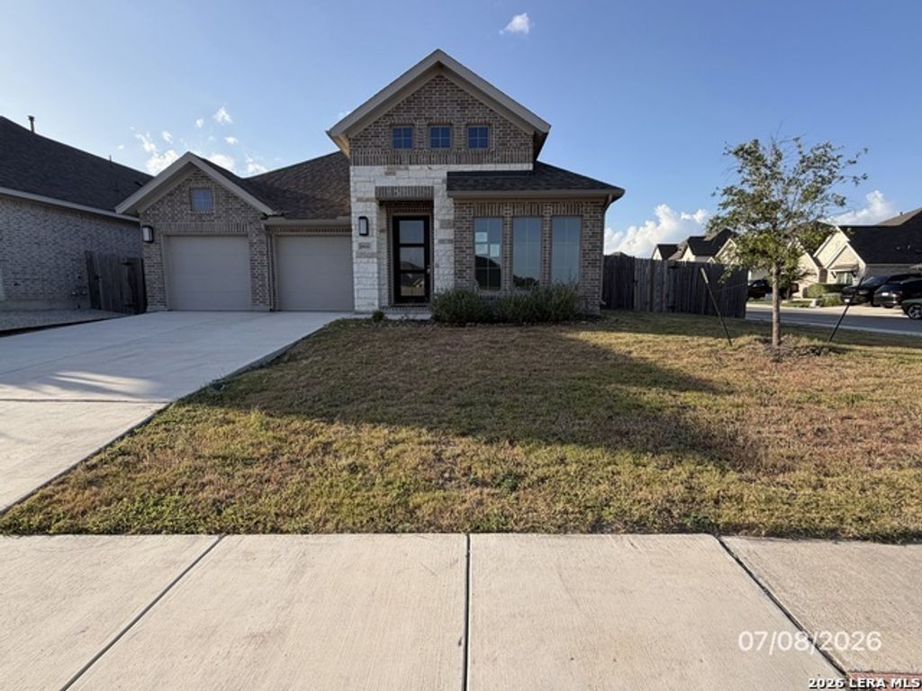 1900 Highland, Seguin