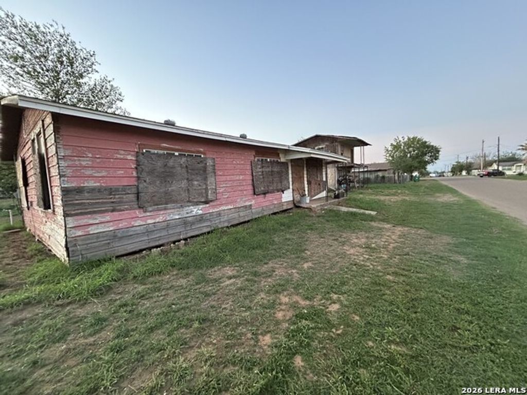 111 Sw Lane St, Cotulla