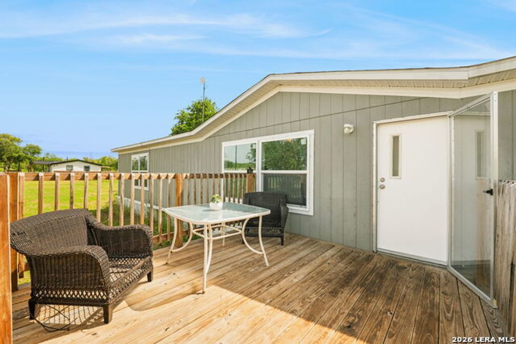 8954 County Road 128, Floresville