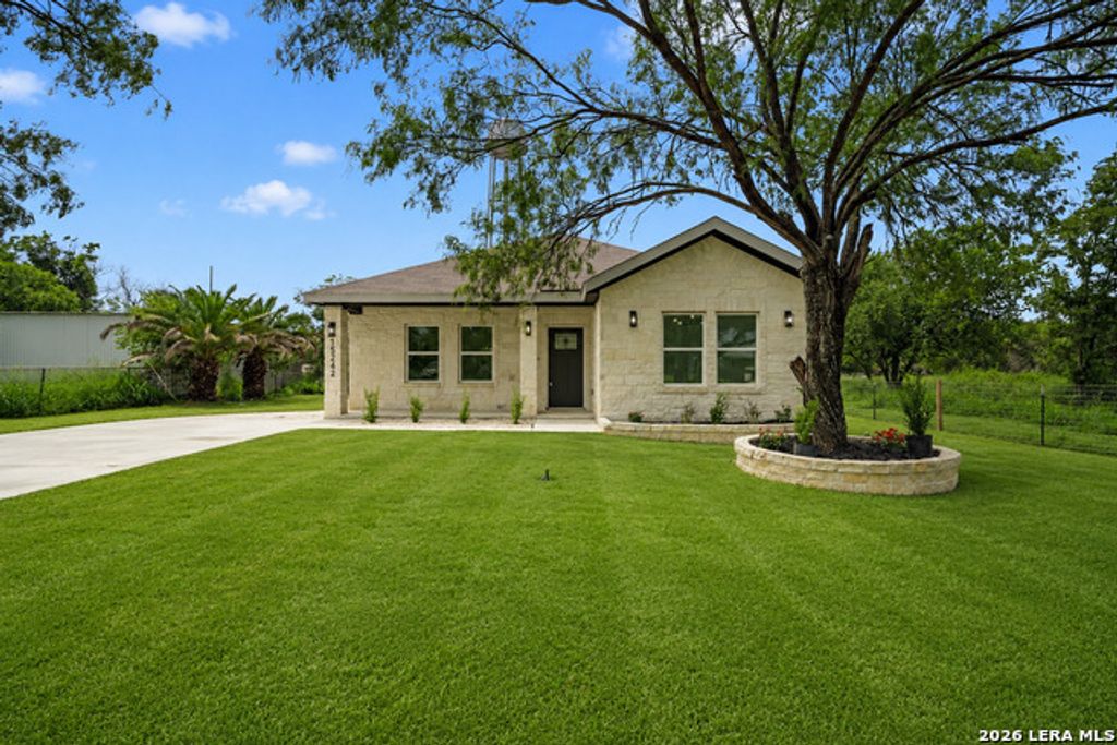 15242 Oak St, Lytle