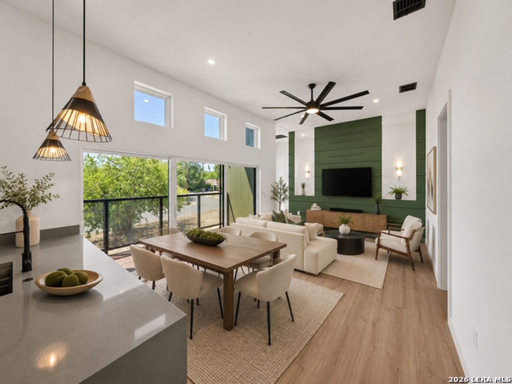 108 Vine St #102, San Antonio