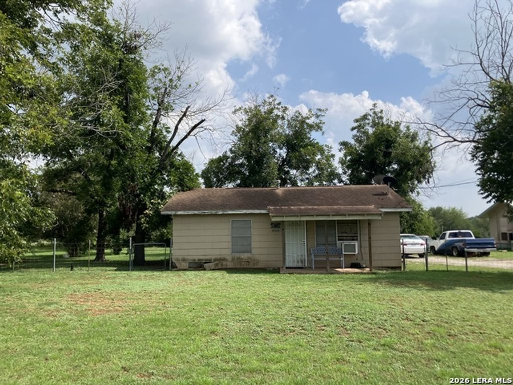 273 County Road 743, Yancey