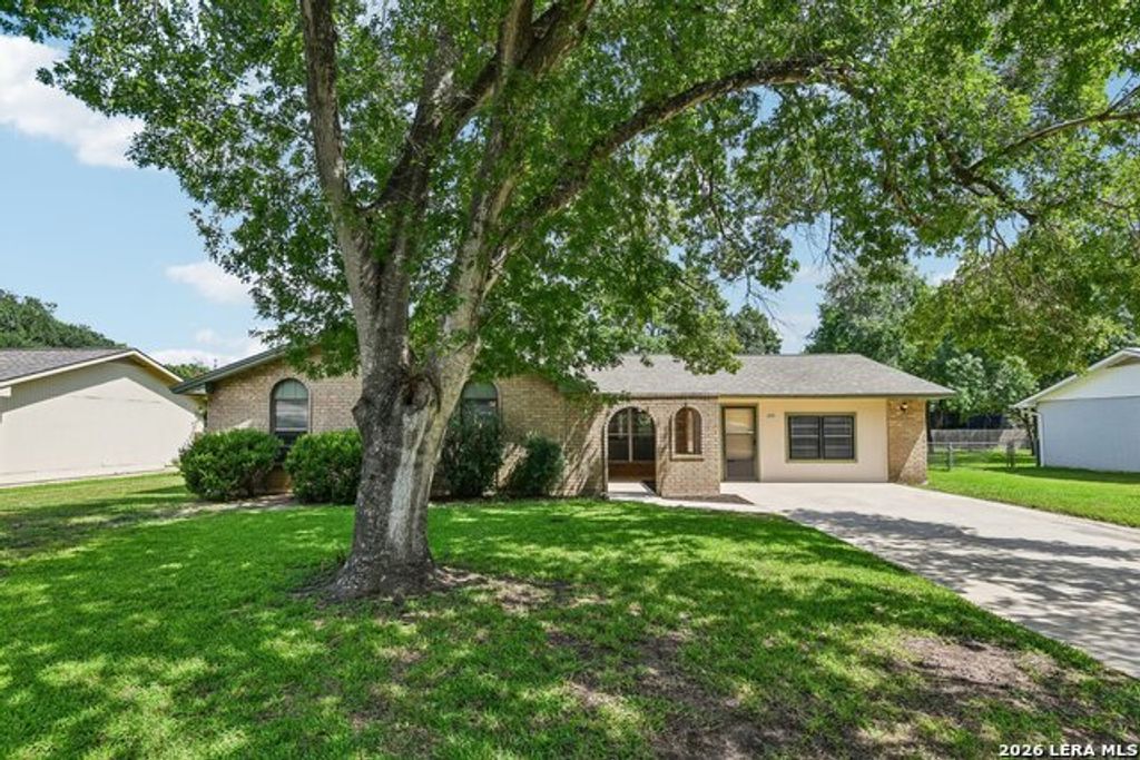 1641 Driftwood Dr, Seguin