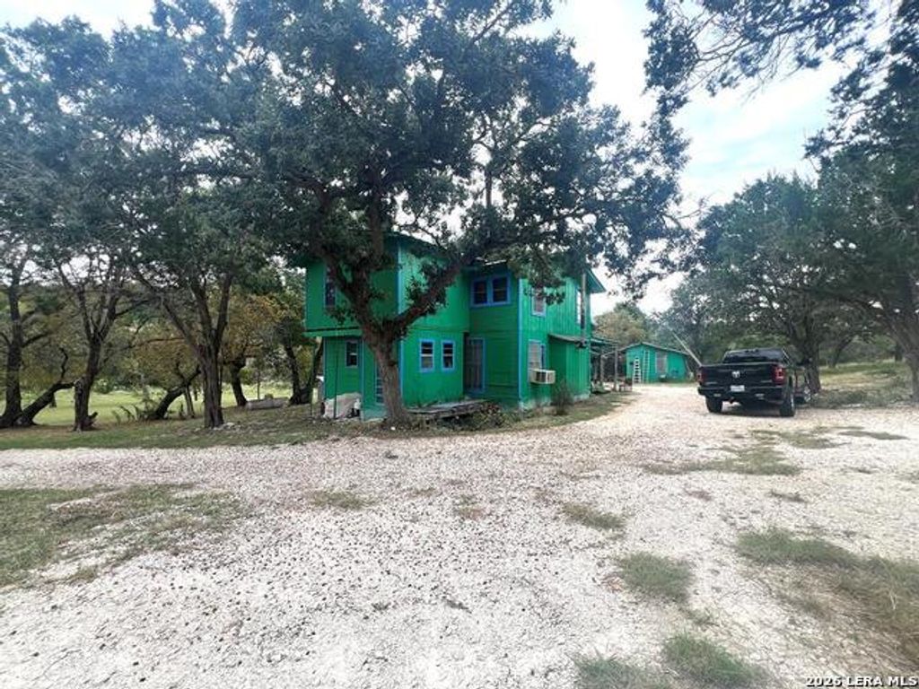 230 Teague Rd, Kerrville