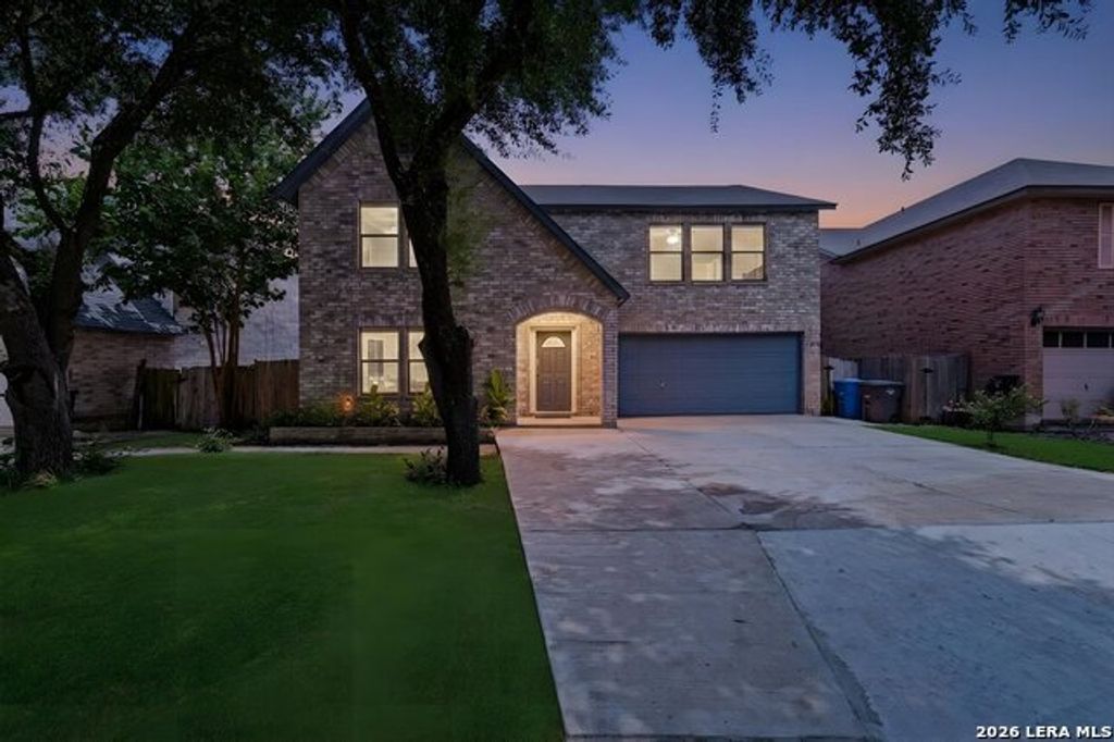 9127 Chinon, San Antonio