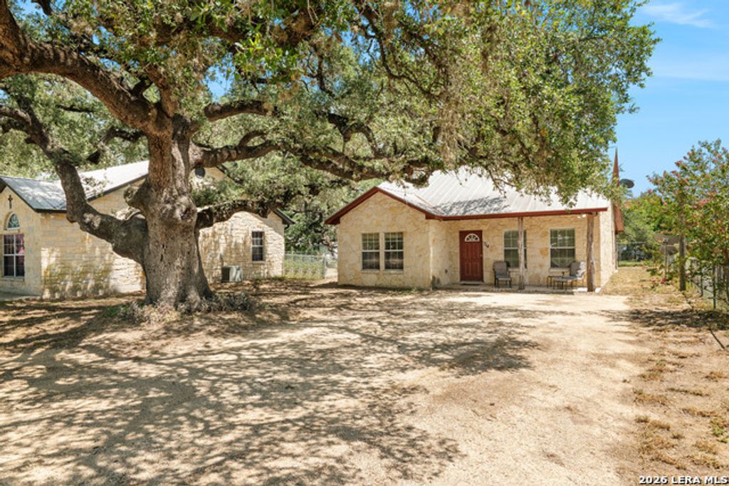 714 Houston, Pleasanton