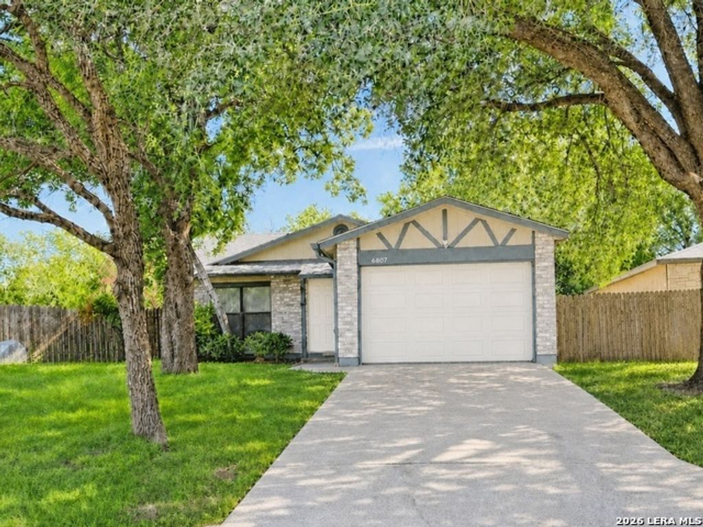 6807 Misty Field Dr, Converse
