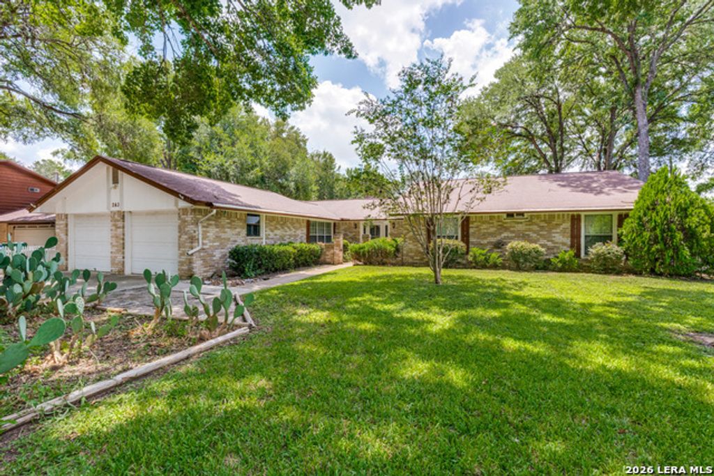 243 Twin Oak, Seguin