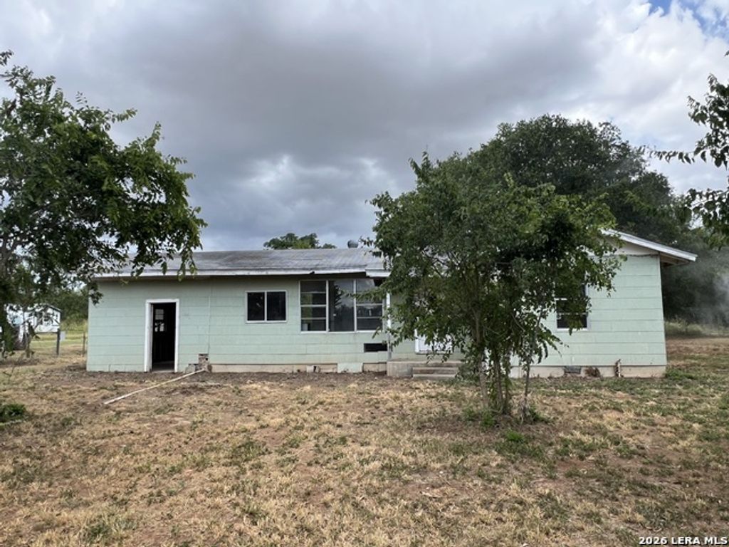 19930 Fm 463, Devine