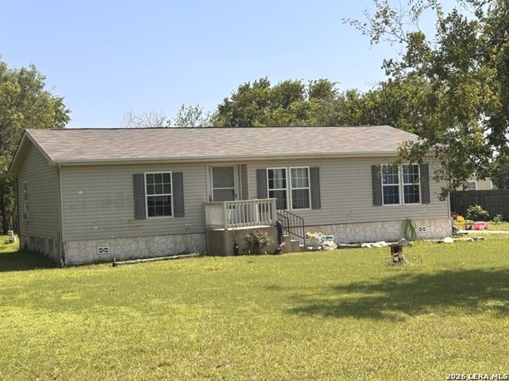 1025 County Road 3821, San Antonio