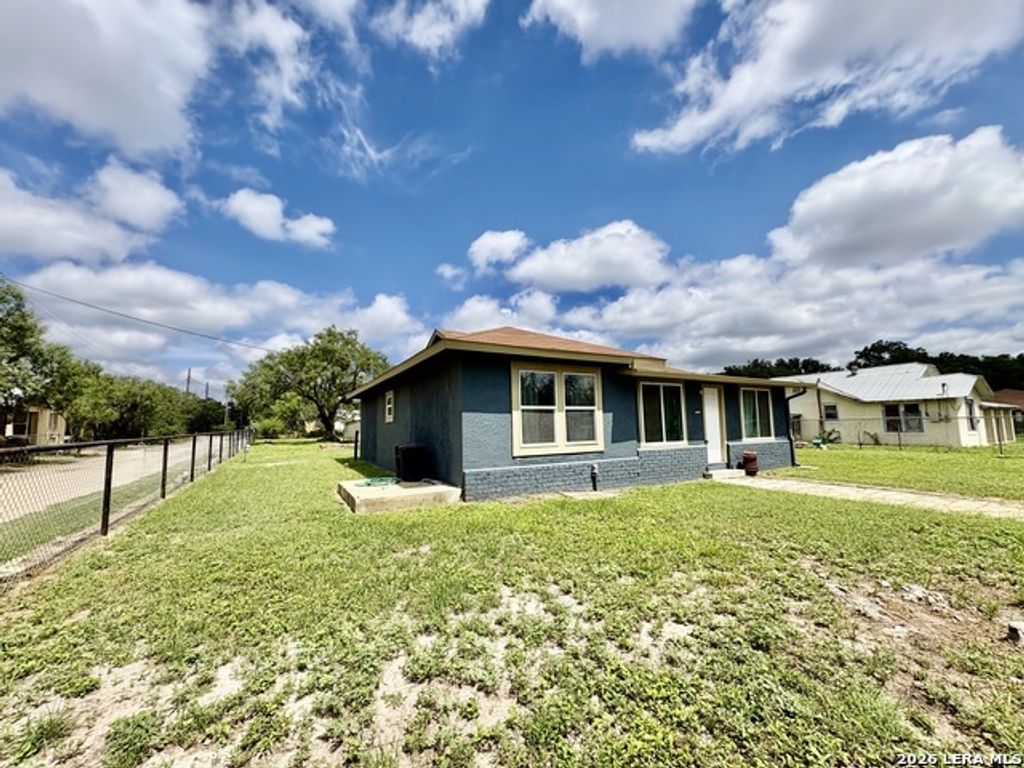 103 S Sweeney, Brackettville