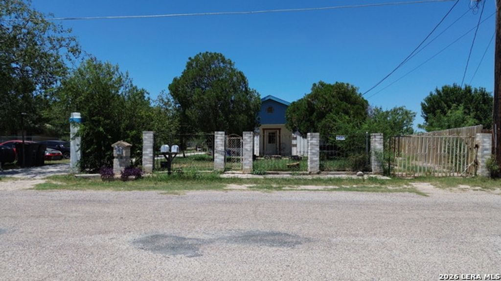 2593 Eidson Rd, Eagle Pass