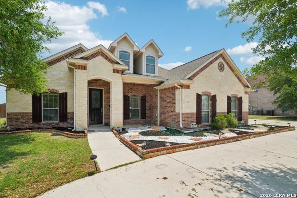 7027 Laura Hts, Schertz