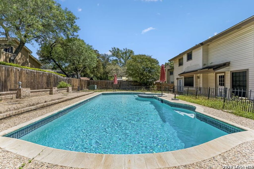 15222 Oak Spring St, San Antonio