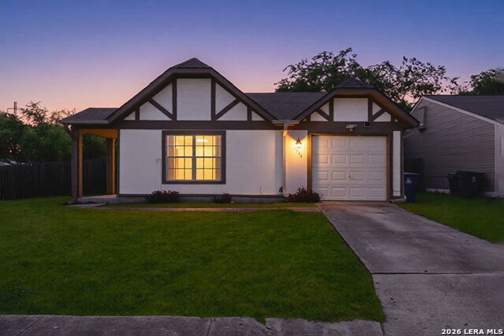 2514 French Sea Dr, Kirby