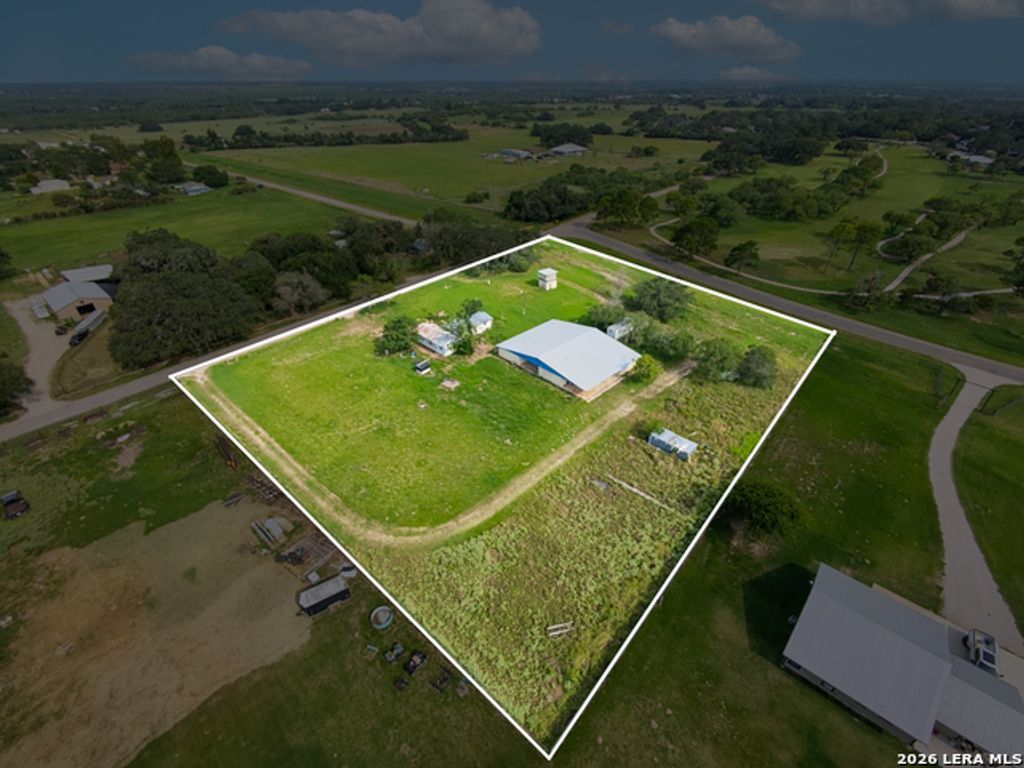 2721 County Road 676, Devine