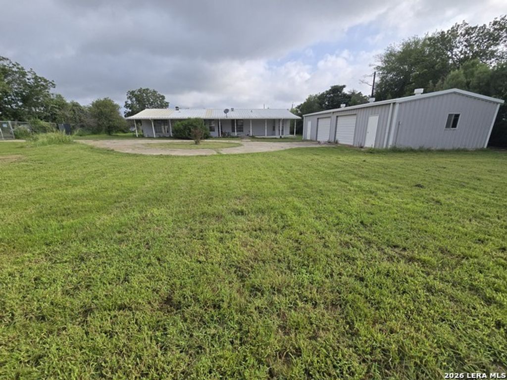 17490 Interstate 35, Atascosa