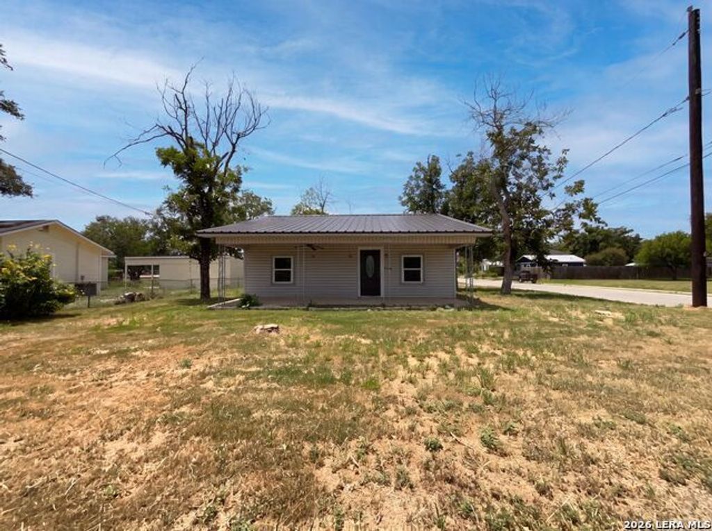 725 Kelly St, Poteet