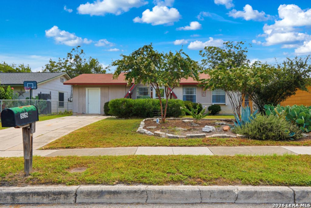6962 Apple Valley Drive, San Antonio