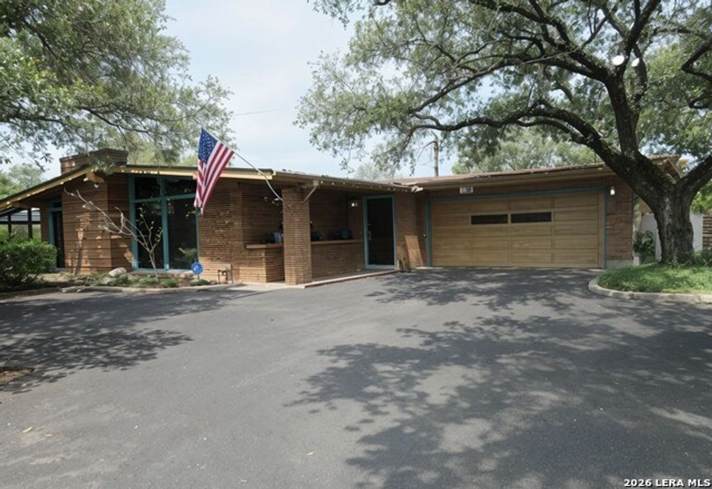 2415 Hillcrest Drive, San Antonio