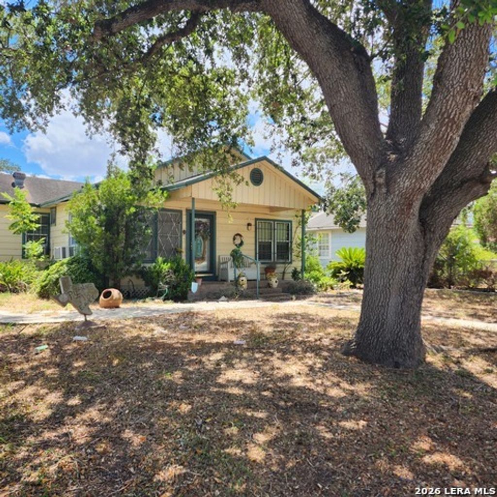 718 E Avenue E, Robstown