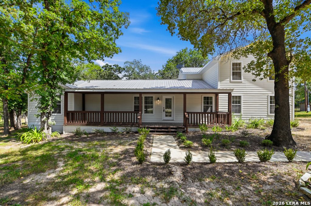241 Oak Hollow Dr, La Vernia