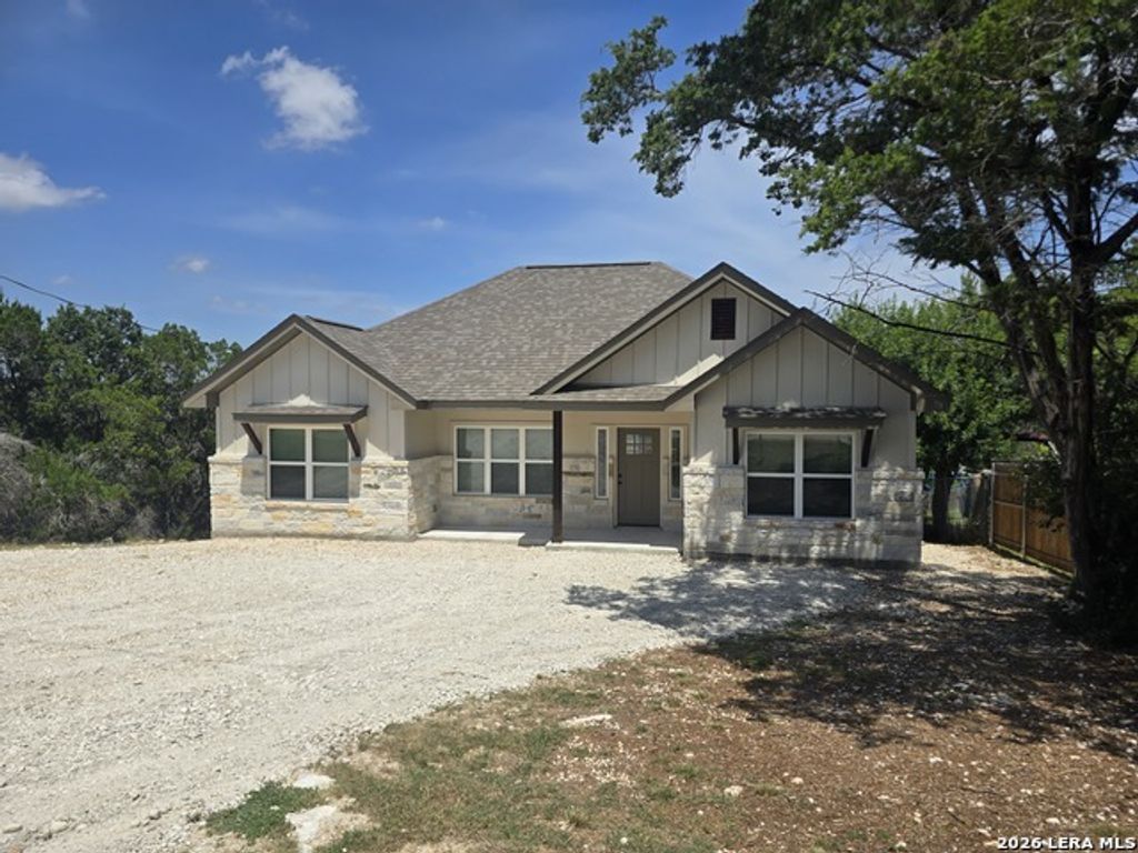 563 Irene Dr, Canyon Lake